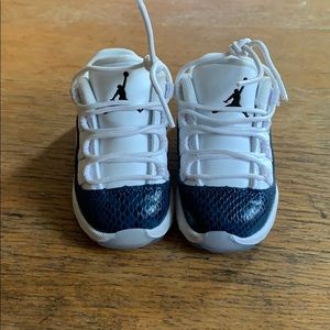 Infant jordan 11 low snakeskin